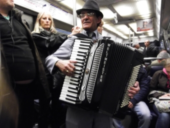 A concert for free in a Metro 'Wagon